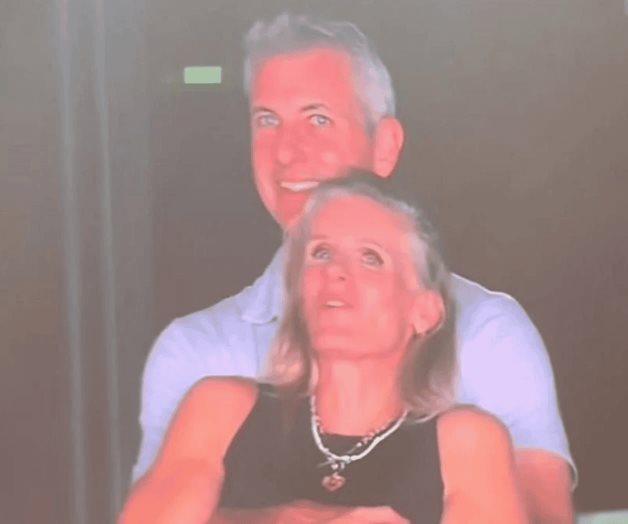 Chris Martin exhibe pareja inc&oacute;moda en kiss cam de Coldplay