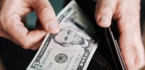 Dólar abre al alza en mercado internacional