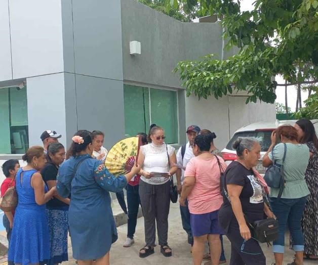 Viven familias entre apagones Viven familias entre apagones