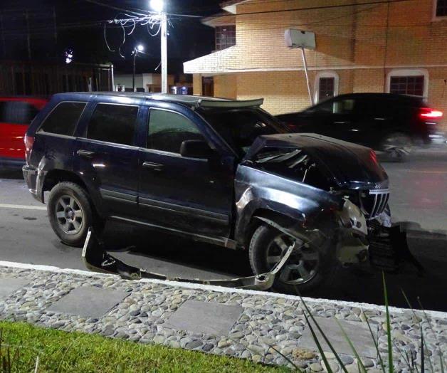 Colisionan 2 en peligroso cruce Colisionan 2 en peligroso cruce