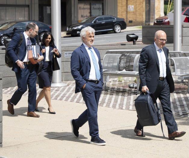 Alcanzan acuerdo en demanda contra Mark Zuckerberg y otros