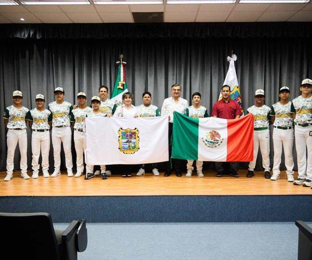 Abandera gobernador a menores beisbolistas Abandera gobernador a menores beisbolistas