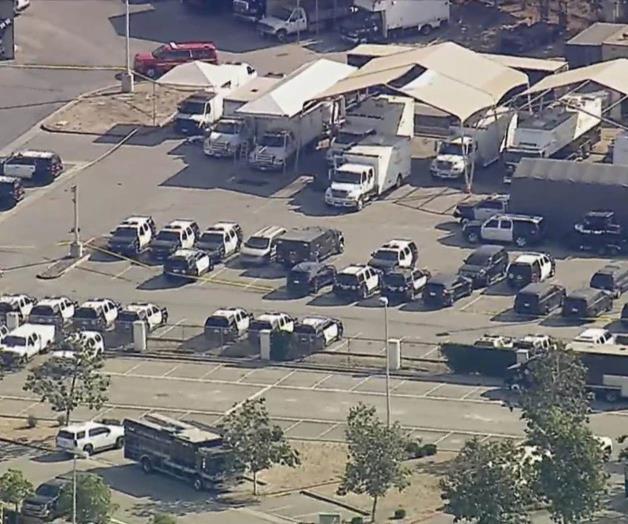 Explosi&oacute;n en base policial deja 3 personas muertas