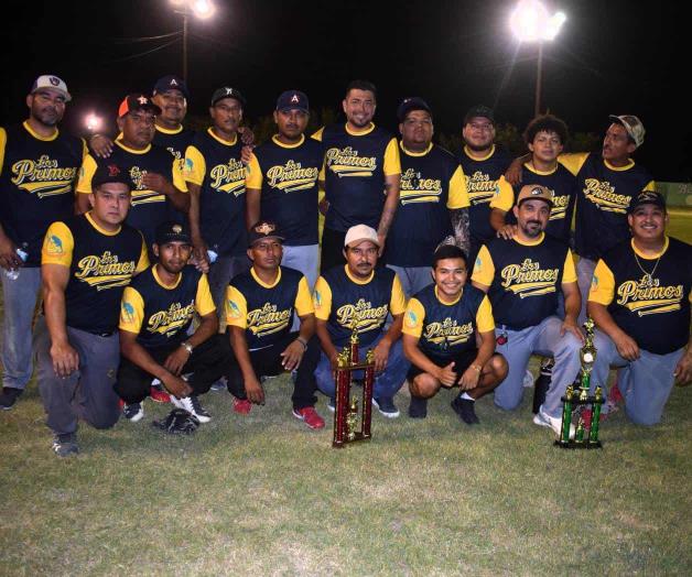 Premian a softbolistas Premian a softbolistas