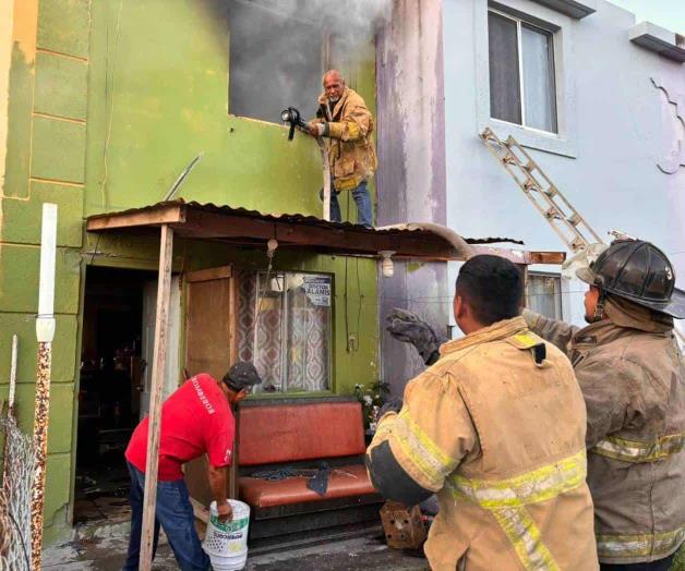 Fuego consume vivienda en la colonia Buena Vista Fuego consume vivienda en la colonia Buena Vista