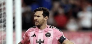 Messi supera a CR7 como máximo goleador, sin contar penales