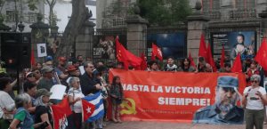Protestan por retiro de estatuas de Fidel y el Che Guevara