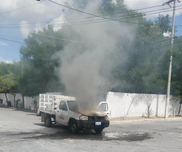 Arde una camioneta repartidora de alimentos Arde una camioneta repartidora de alimentos