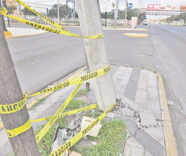 Ignoran denuncias de un poste a punto de caerse Ignoran denuncias de un poste a punto de caerse