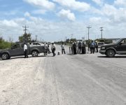 Productores de Sorgo Bloquean por segunda ocasi&oacute;n la carretera federal Victoria-Matamoros en el kil&oacute;metro 201; frente a la Bodega La Herradura del Ejido Francisco Villa del municipio de San Fernando, Tamaulipas.
