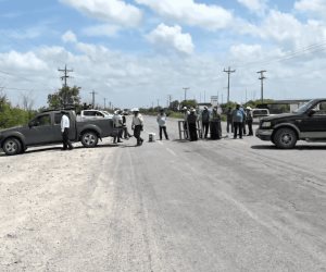 Productores de Sorgo Bloquean por segunda ocasi&oacute;n la carretera federal Victoria-Matamoros en el kil&oacute;metro 201; frente a la Bodega La Herradura del Ejido Francisco Villa del municipio de San Fernando, Tamaulipas.