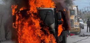 Camión se incendia por cortocircuito en Avenida San Nicolás