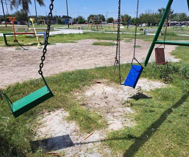 Lucen destrozadas plazas en algunas colonias de la ciudad Lucen destrozadas plazas en algunas colonias de la ciudad