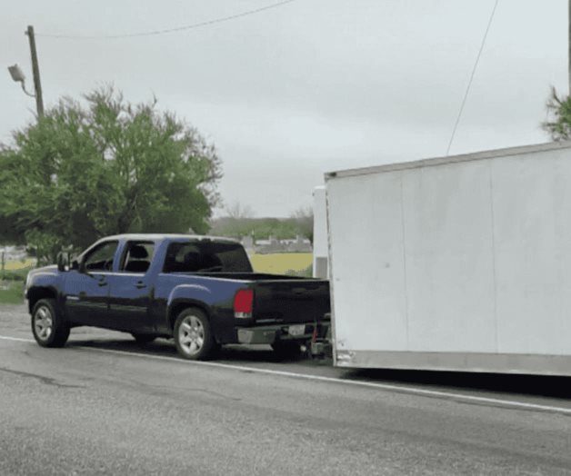 Detienen a mexicanos por traficar migrantes