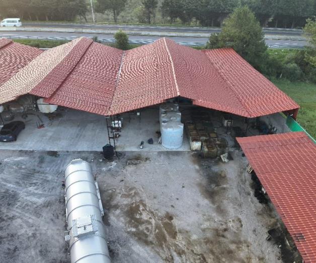 Aseguran centro de huachicoleo en Tres Mar&iacute;as