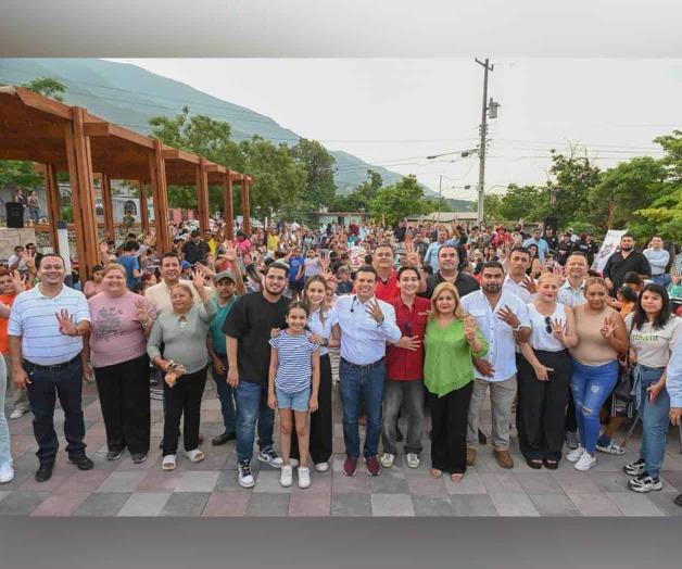 Festejan vecinos al alcalde Gattás Festejan vecinos al alcalde Gattás