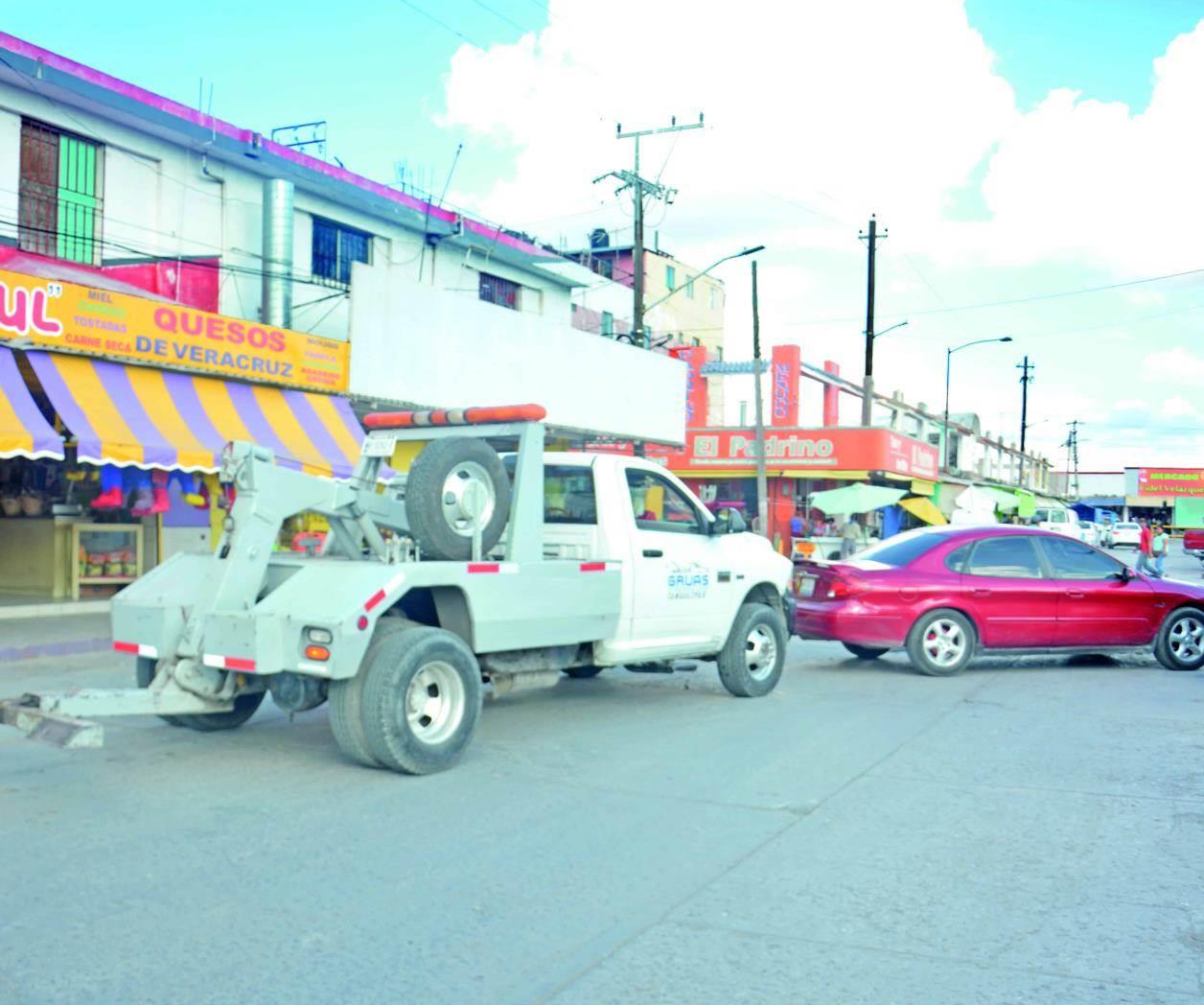 Demanda la Canaco regular operación grúa
