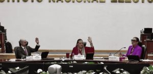 Renuncia director de vinculación con OPL en INE