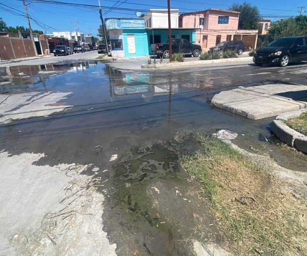 Invaden aguas negras en la colonia Marte R. G&oacute;mez