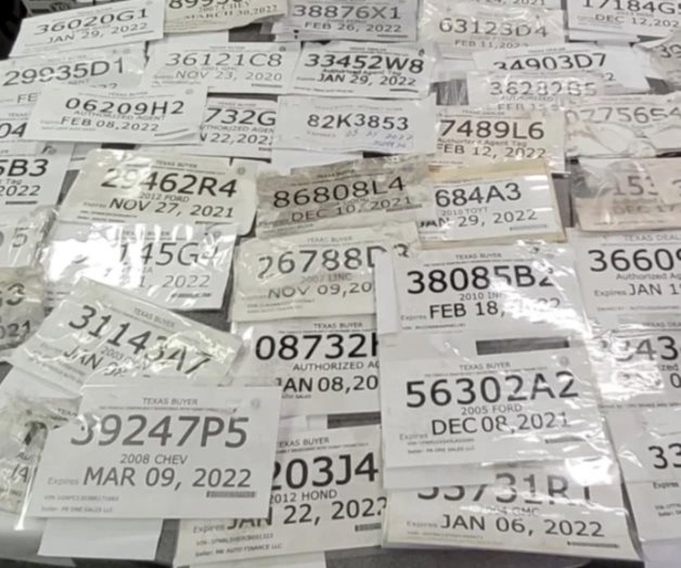 Defrauda con venta de placas de papel falsas