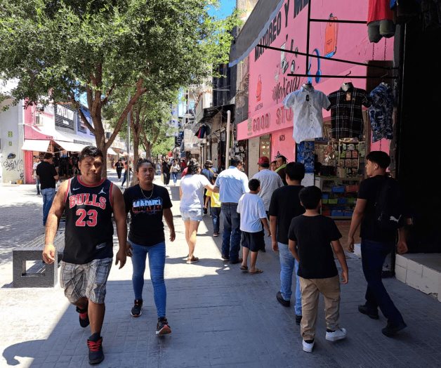 Aprovechan vacaciones para realizar sus compras en el centro