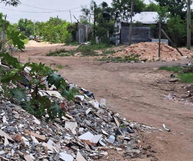 Demandan vecinos cordones, banquetas y calles pavimentadas Demandan vecinos cordones, banquetas y calles pavimentadas