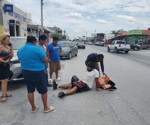 Sufre repartidor brutal embestida en su moto