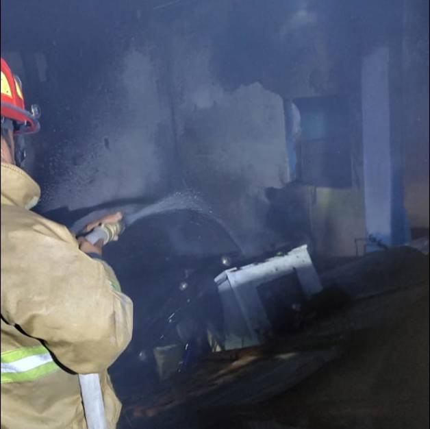 Indigente provoca incendio en casa abandonada en Victoria Indigente provoca incendio en casa abandonada en Victoria