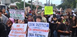 Tercera marcha anti-gentrificación genera cierres y despliegue policial
