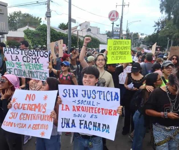 Tercera marcha anti-gentrificación genera cierres y despliegue policial Tercera marcha anti-gentrificación genera cierres y despliegue policial