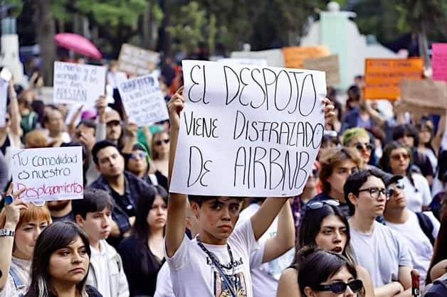 Cortinas metálicas bajadas en restaurantes durante la protesta