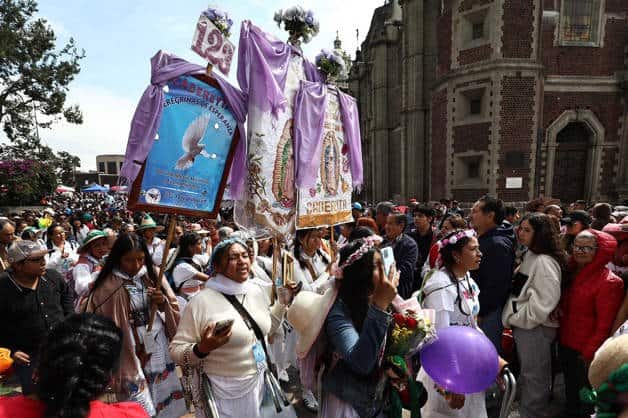 Peregrinaci&oacute;n queretana se desborda en Bas&iacute;lica