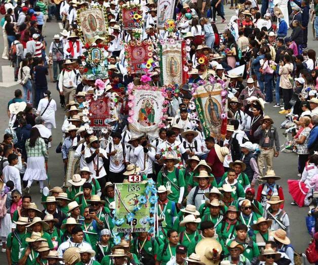 Peregrinaci&oacute;n queretana se desborda en Bas&iacute;lica