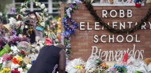 Familiares de Víctimas de Masacre en Escuela Primaria Robb Logran Liberación de Registros