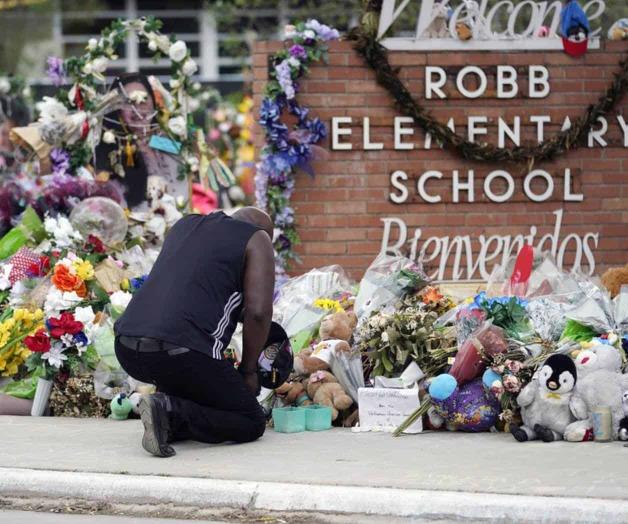 Familiares de Víctimas de Masacre en Escuela Primaria Robb Logran Liberación de Registros Familiares de Víctimas de Masacre en Escuela Primaria Robb Logran Liberación de Registros