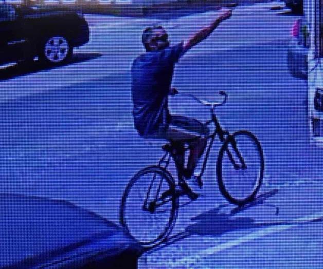 Causa indigente temor con pistola de salva