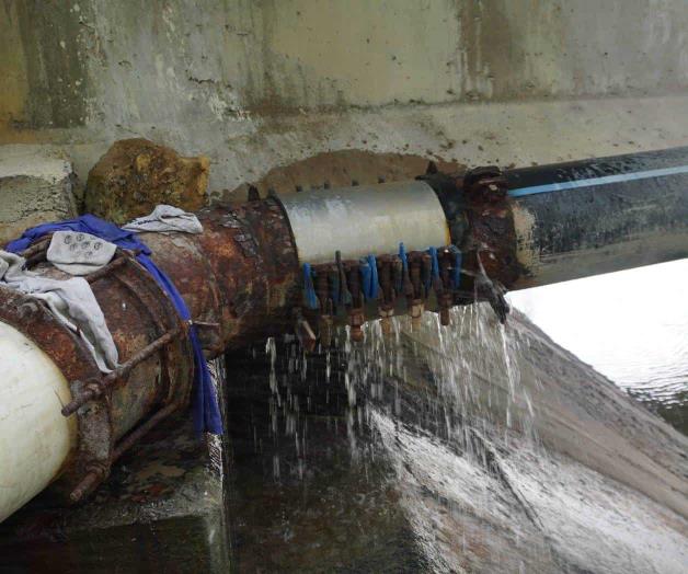 Tiene fuga m&aacute;s de 40 a&ntilde;os y sigue desperdicio de agua