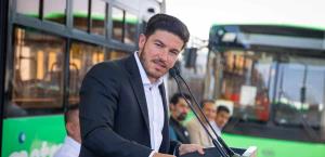 Samuel García entrega nuevas unidades para Línea 1 del Metro
