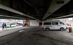 Inundaciones y problemas viales bajo puentes de la autopista México-Puebla