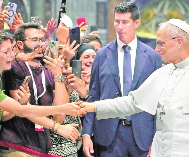 Recibe León XIV a influencers católicos