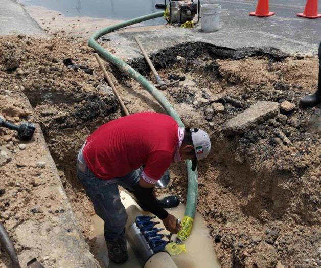 Demandan usuarios reparar las fugas de líquido potable Demandan usuarios reparar las fugas de líquido potable