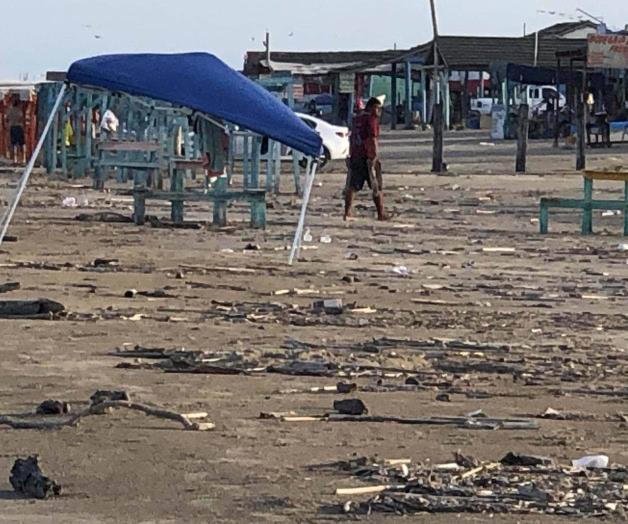Recolectan en playa 30 contenedores de basura