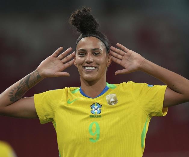 Brasil golea a Uruguay y se cita con Colombia