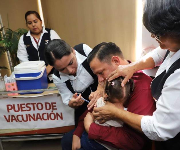 Salen a vacunar casa por casa Salen a vacunar casa por casa