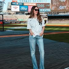 Belinda disfruta en el Yankee Stadium apoyando a New York Yankees