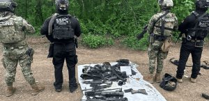 Autoridades detienen criminales y aseguran armamento en Sinaloa