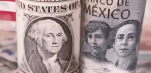 Dólar gana terreno sobre el peso en mercados financieros
