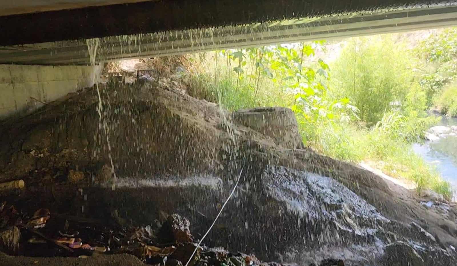 Escasea el agua...pero siguen fugas