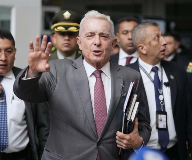 &Aacute;lvaro Uribe V&eacute;lez sentenciado a 12 a&ntilde;os de prisi&oacute;n domiciliaria