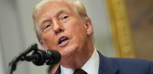 Trump sube aranceles a Canadá al 35%; acusa falta de acción contra fentanilo